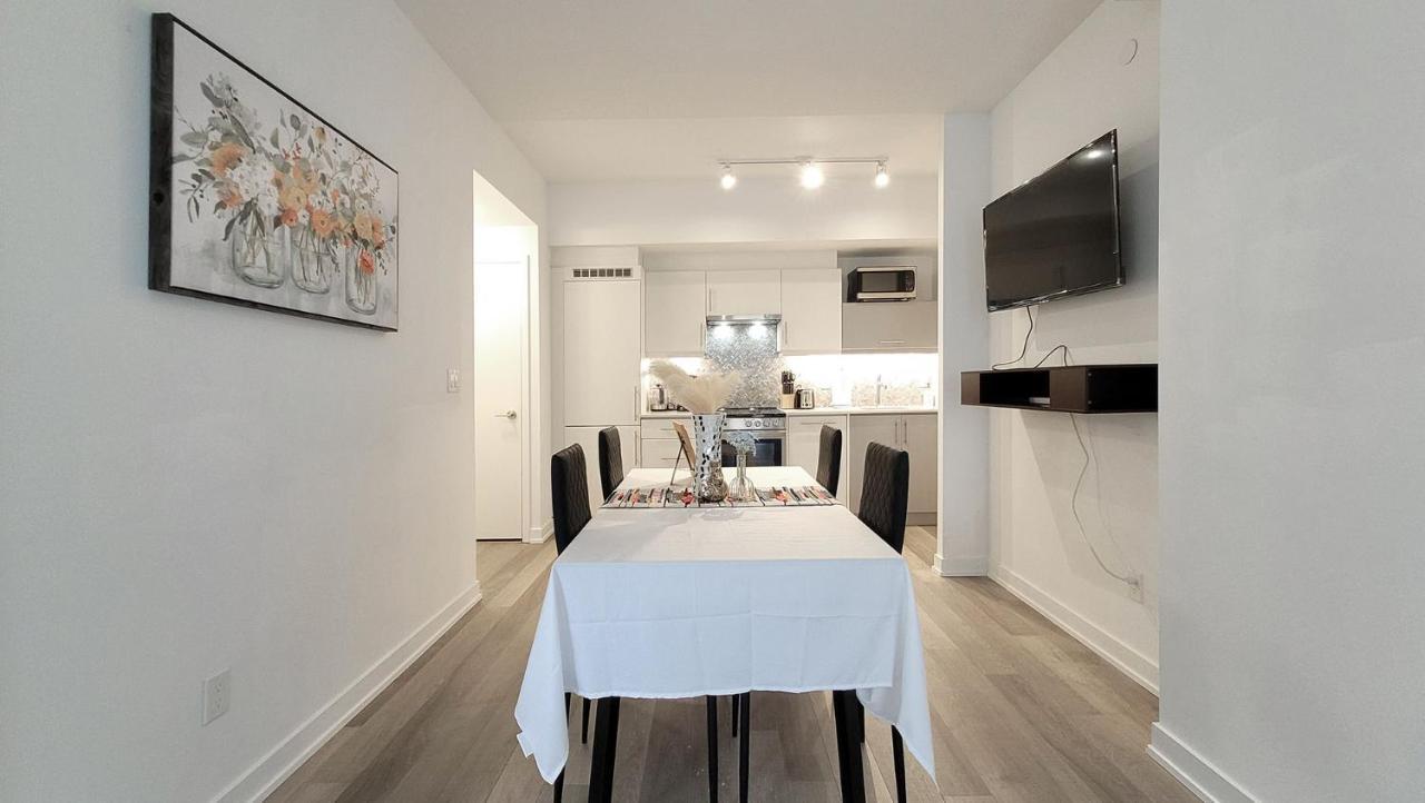 Lovely 3 Bedrooms In University Of Toronto Extérieur photo